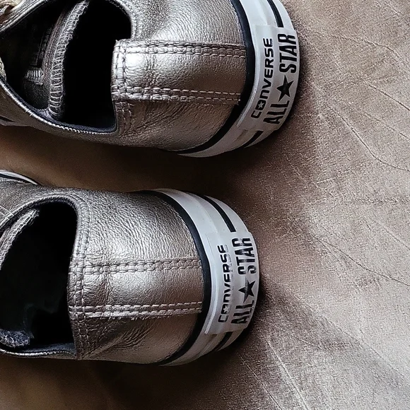 Converse All Star EUC women's metallic gold tennis shoes size 7 - Picture 5 of 9